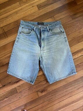 Light Wash Denim Bermuda jorts - Classic Blue